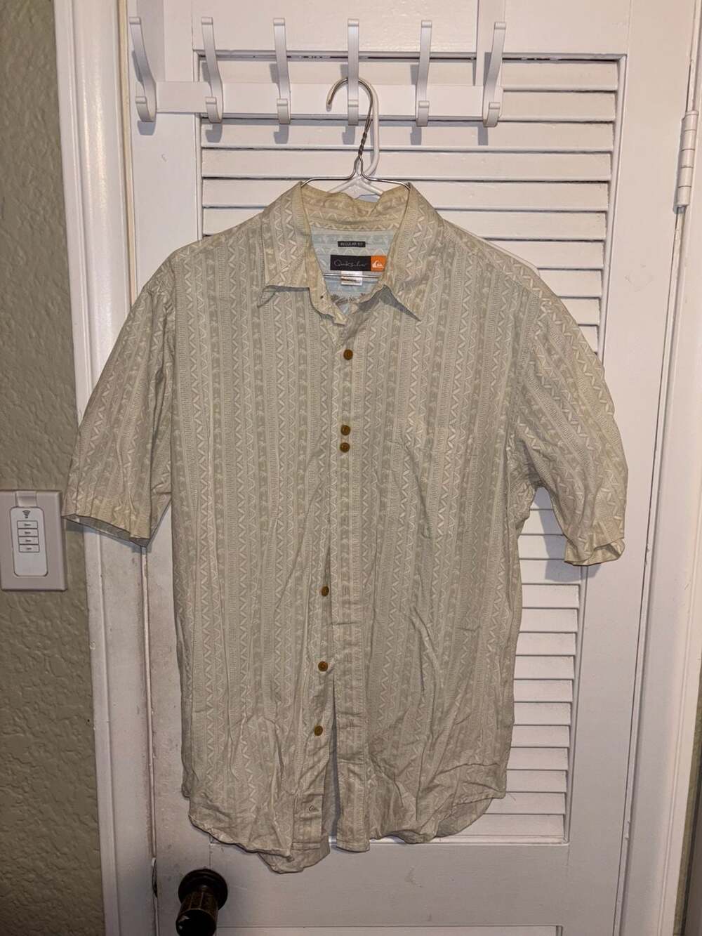 Quiksilver Regular Fit Palm Tree Pattern Short Sleeve Button Up Shirt Size M